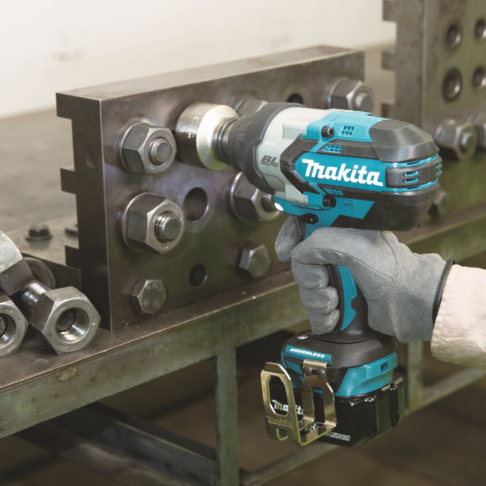 Makita akulöökmutrikeeraja töös
